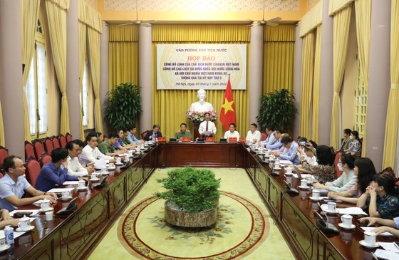  Phó Chủ nhiệm Văn phòng Chủ tịch nước Phạm Thanh Hà chủ trì cuộc họp báo và công bố Lệnh của Chủ tịch nước. Ảnh: VIẾT CHUNG