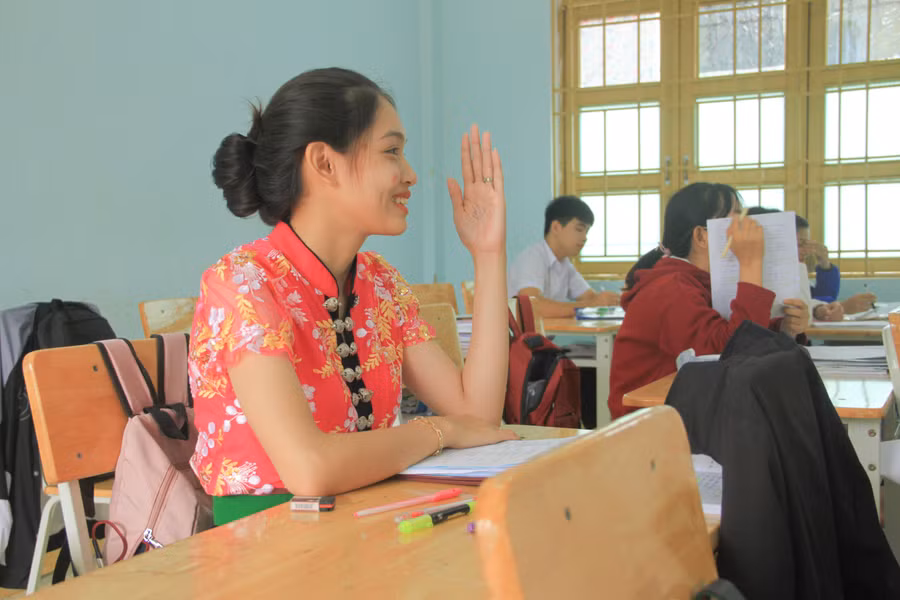 Em Nguyễn Trần Thanh Trúc trong lớp học. Ảnh: TL