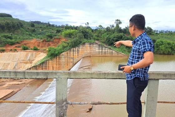 Đập tràn của Thủy điện Đắk Psi 5 là tràn tự do, nước về bao nhiêu, xả bấy nhiêu Đập tràn của Thủy điện Đắk Psi 5 là tràn tự do, nước về bao nhiêu, xả bấy nhiêu
