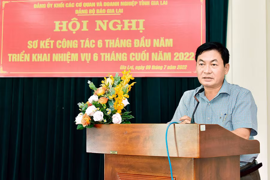 Đồng chí huỳnh kiên tổng biên tập báo gia lai phát biểu khai mạc hội nghị. Ảnh: Đức Thụy