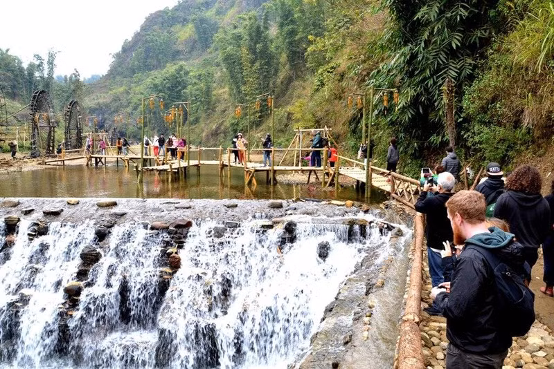 Điểm du lịch cộng đồng Cát Cát ở Sa Pa thu hút du khách trong và ngoài nước.