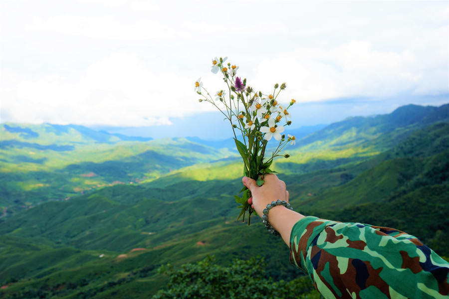  Bản A Pa Chải, trung tâm xã Sín Thầu (H. Mường Nhé, Điện Biên) nằm phía xa. Ảnh: Mai Thanh Hải