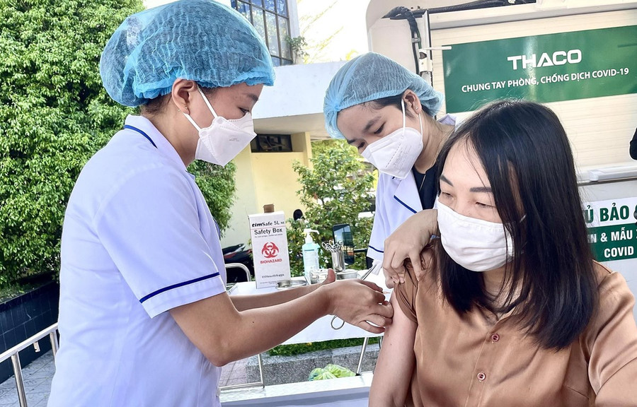Tiêm vaccine phòng COVID-19. (Ảnh: Mai Trang/TTXVN) Tiêm vaccine phòng COVID-19. (Ảnh: Mai Trang/TTXVN)