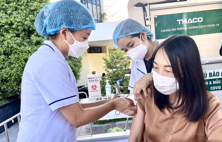  Tiêm vaccine phòng COVID-19. (Ảnh: Mai Trang/TTXVN)