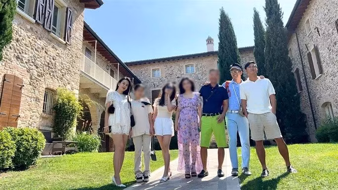 Ca sĩ Lưu Hương Giang check in cùng chồng- nhạc sĩ Hồ Hoài Anh ở trời Tây