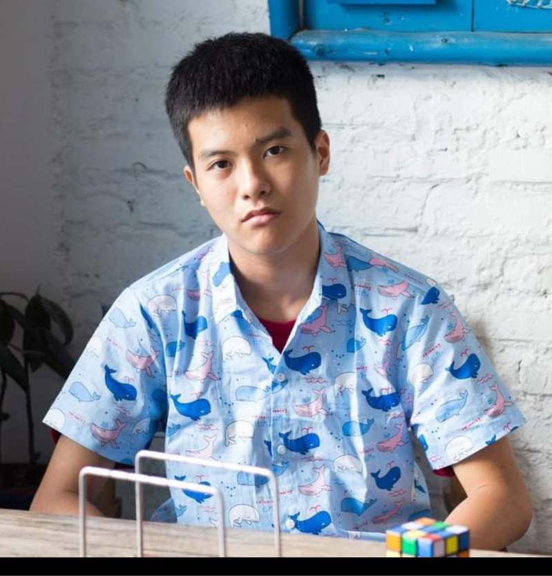 Ngoài là thủ khoa khối A1, Lò Hải Long còn được biết đến khi đạt được 8.5 IELTS. Ngoài là thủ khoa khối A1, Lò Hải Long còn được biết đến khi đạt được 8.5 IELTS.