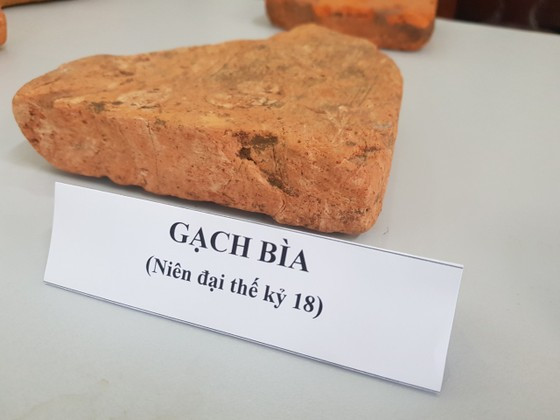 Gạch được khai quật tài di tích núi Bân