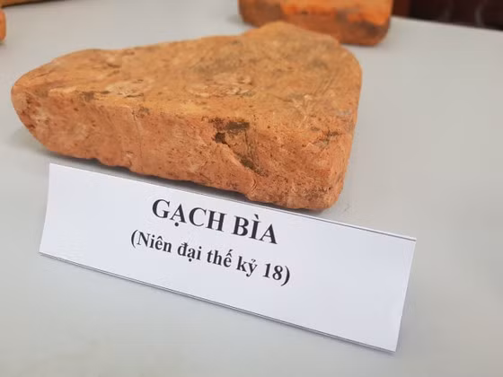  Gạch được khai quật tài di tích núi Bân