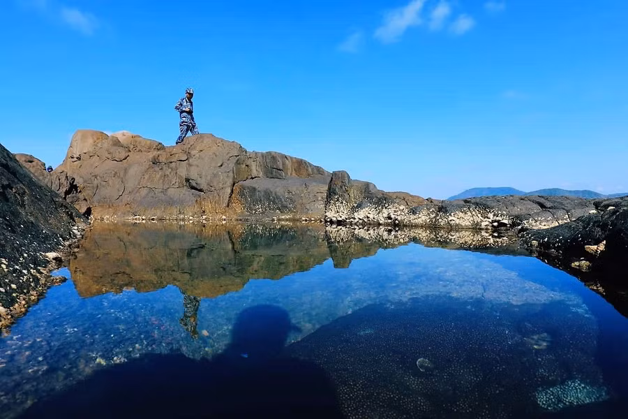 Hồ nước trên mặt đá Hòn Đá Lẻ. Ảnh: Mai Thanh Hải