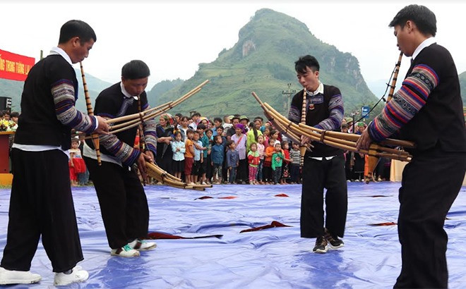 Tiếng khèn luôn xuất hiện trong tất cả ngày đặc biệt của người dân tộc Mông ở Yên Bái. Ảnh: Ngọc Huyền Tiếng khèn luôn xuất hiện trong tất cả ngày đặc biệt của người dân tộc Mông ở Yên Bái. Ảnh: Ngọc Huyền