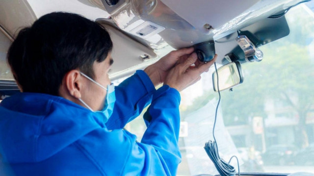 Từ ngày 1-7-2023, đơn vị kinh doanh vận tải sử dụng xe ô tô kinh doanh vận tải thuộc đối tượng phải lắp camera, khi tham gia kinh doanh vận tải lần đầu phải lắp đặt thiết bị giám sát hành trình có tích hợp camera để được cấp phù hiệu, biển hiệu. Ảnh: VGP Ảnh: VGP