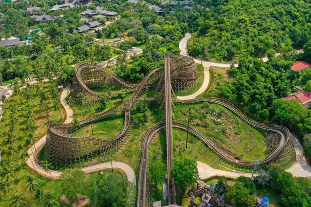 Tàu lượn siêu tốc bằng gỗ đầu tiên tại Việt Nam ở Sun World Phú Quốc.