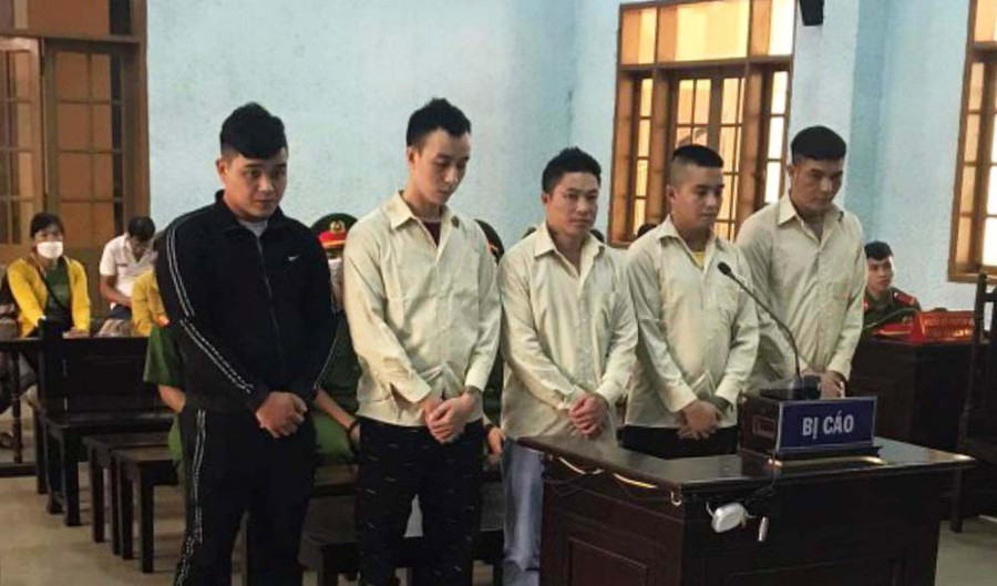 Các bị cáo tại phiên tòa. Ảnh: R'Ô HOK