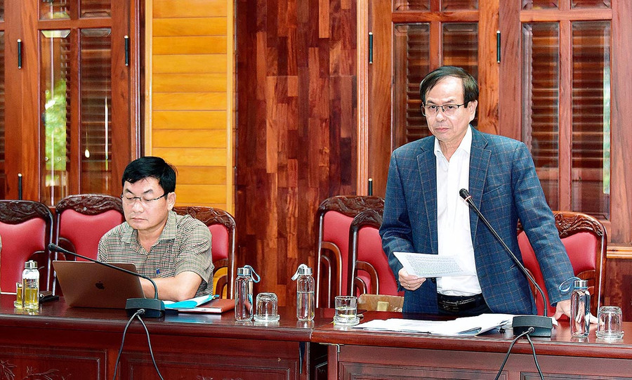 Giám đốc Sở Tài nguyên và Môi trường Phạm Duy Du quan tâm đến vấn đề lập quy hoạch, kế hoạch sử dụng đất. Ảnh: Đức Thụy Ông Phạm Duy Du-Giám đốc Sở Tài nguyên-Môi trường quan tâm đến vấn đề lập quy hoạch, kế hoạch sử dụng đất. Ảnh: Đức Thụy