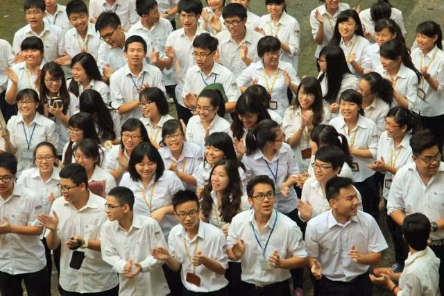 Thanh niên là người chủ tương lai của nước nhà.