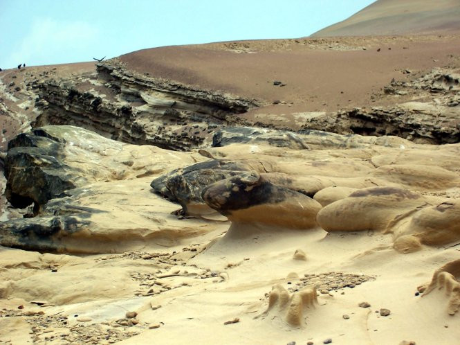 Những kiến tạo ấn tượng trên vách đá trong công viên bảo tồn thiên nhiên quốc gia Paracas, Peru - Ảnh: wordpress