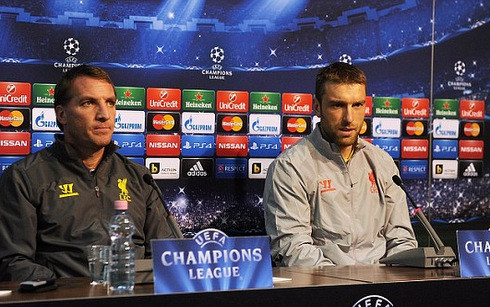 Huấn luyện viên Rodgers (trái) trong buổi họp báo trước trận gặp Ludogorets Huấn luyện viên Rodgers (trái) trong buổi họp báo trước trận gặp Ludogorets