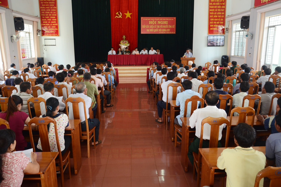 Tiếp xúc cử tri tại huyện Chư Prông. Ảnh: V.H Tiếp xúc cử tri tại huyện Chư Prông. Ảnh: V.H