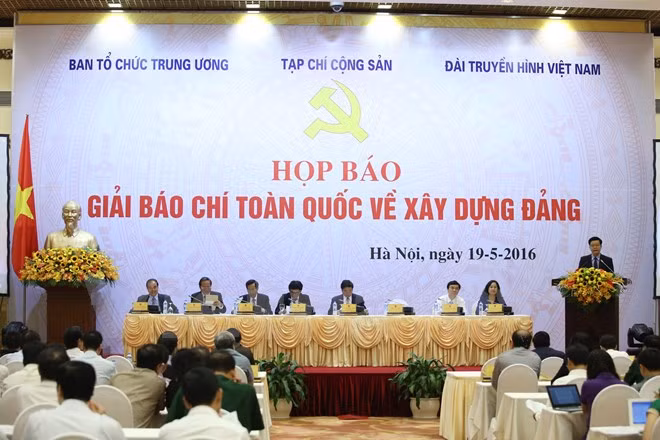 Giải báo chí "Búa liềm vàng" được công bố và phát động nhân kỷ niệm 126 năm Ngày sinh Chủ tịch Hồ Chí Minh (19-5-2016). Giải báo chí