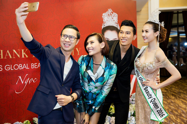 Ngọc Duyên đã ôm từng người để cảm ơn những tình cảm mà họ đã dành cho cô. 5