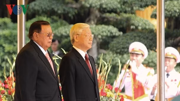 Tổng Bí thư Nguyễn Phú Trọng tiếp đón Tổng Bí thư, Chủ tịch nước Lào Bounnhang Vorachith khi ông thăm chính thức Việt Nam hồi tháng 4.