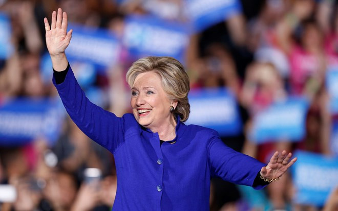 Ứng cử viên đảng Dân chủ Hillary Clinton giành được tỷ lệ ủng hộ vượt xa ứng cử viên đảng Cộng hòa Donald Trump trong các cuộc thăm dò.