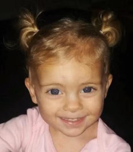 Bé gái đáng thương qua đời chỉ vài ngày trước khi sinh nhật tròn 2 tuổi.