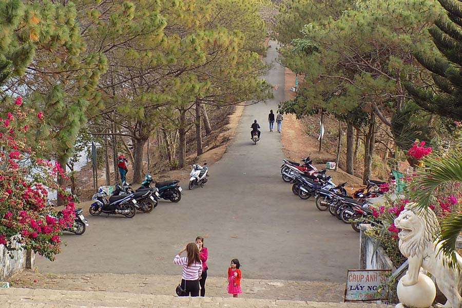 Đường vào Khu du lịch Biển Hồ. Ảnh: Thanh Nhật Đường vào Khu du lịch Biển Hồ. Ảnh: Thanh Nhật