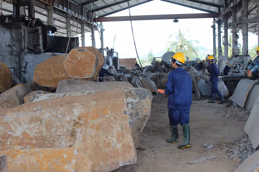 Tình hình hoạt động của nhiều DN còn khó khăn đã tác động lớn đến nguồn thu ngân sách nhà nước. Ảnh: T.N