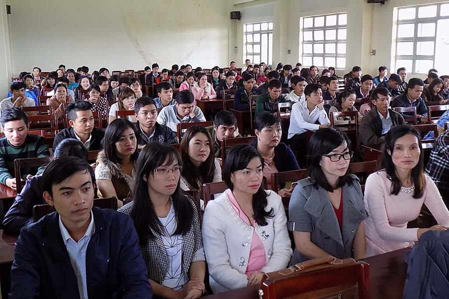 Học viên lớp Bồi dưỡng Chính trị cho đối tượng kết nạp Đảng. Ảnh: T.N Học viên lớp Bồi dưỡng Chính trị cho đối tượng kết nạp Đảng. Ảnh: T.N