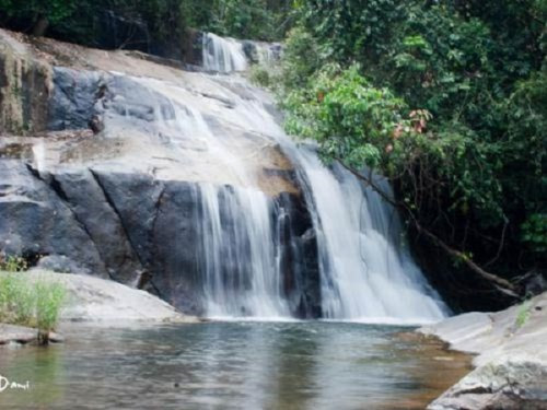 Dòng Thác Mai hùng vĩ giữa đại ngàn. Dòng Thác Mai hùng vĩ giữa đại ngàn.