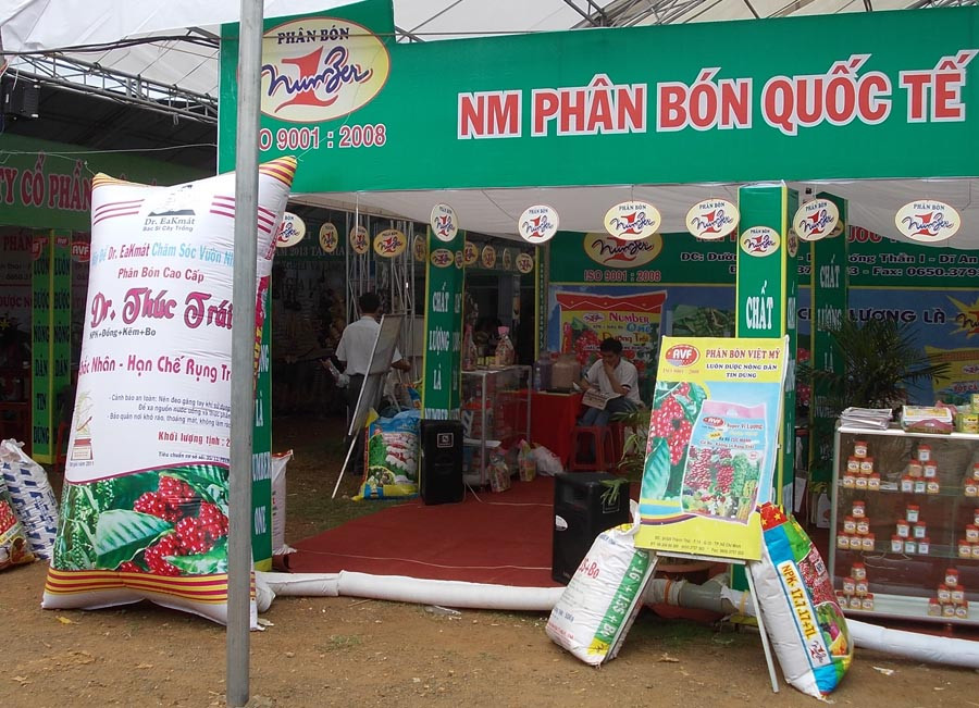  Quảng cáo và kinh doanh phân bón nằm trong danh mục các thủ tục hành chính mới thuộc thẩm quyền giải quyết của Sở Nông nghiệp và Phát triển nông thôn. Ảnh: T.N