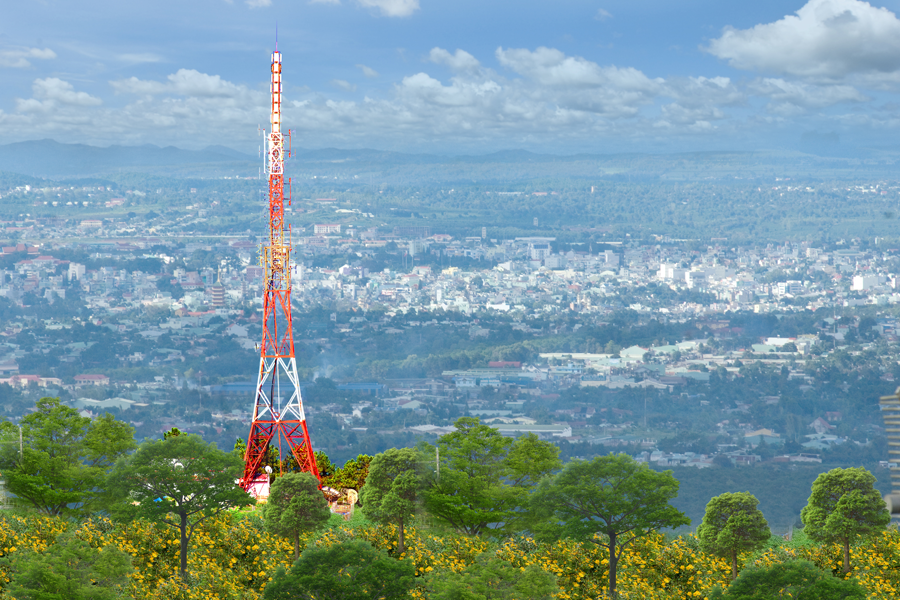 Trạm phát sóng Hàm Rồng. Ảnh: H.T