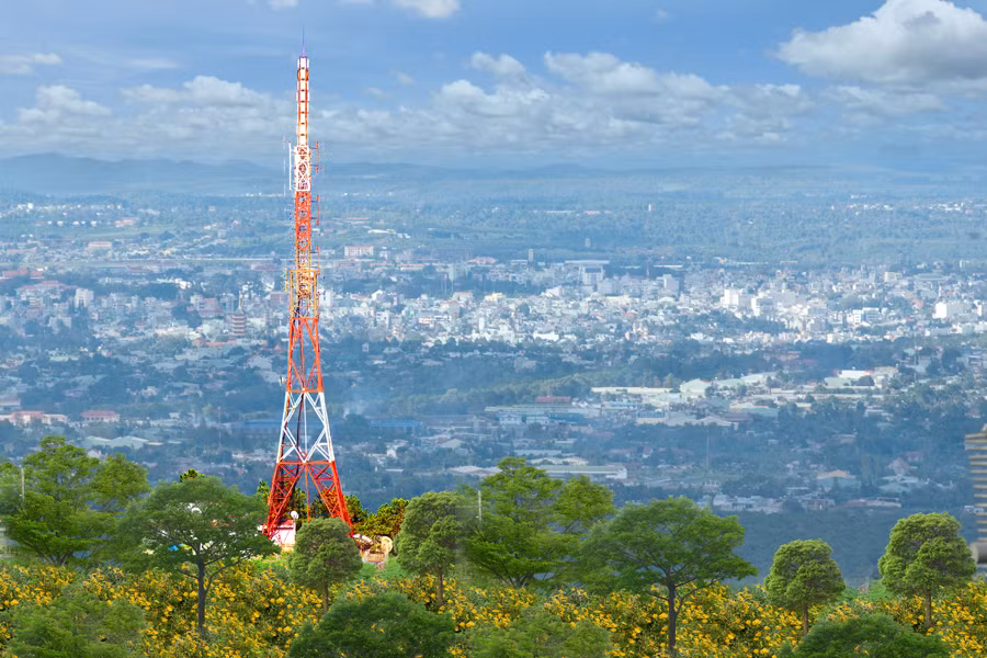 Trạm phát sóng Hàm Rồng. Ảnh: H.T