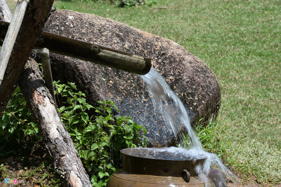 Từ đó người đời đặt tên làng là Cù Lần. a