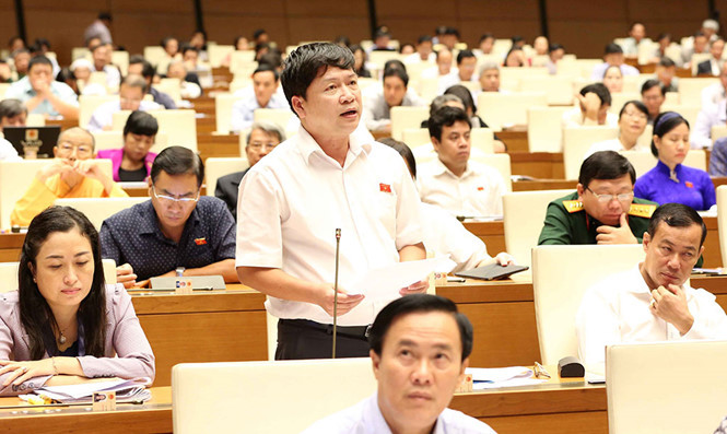 Đại biểu Quốc hội tỉnh Bạc Liêu Tạ Văn Hạ phát biểu thảo luận.