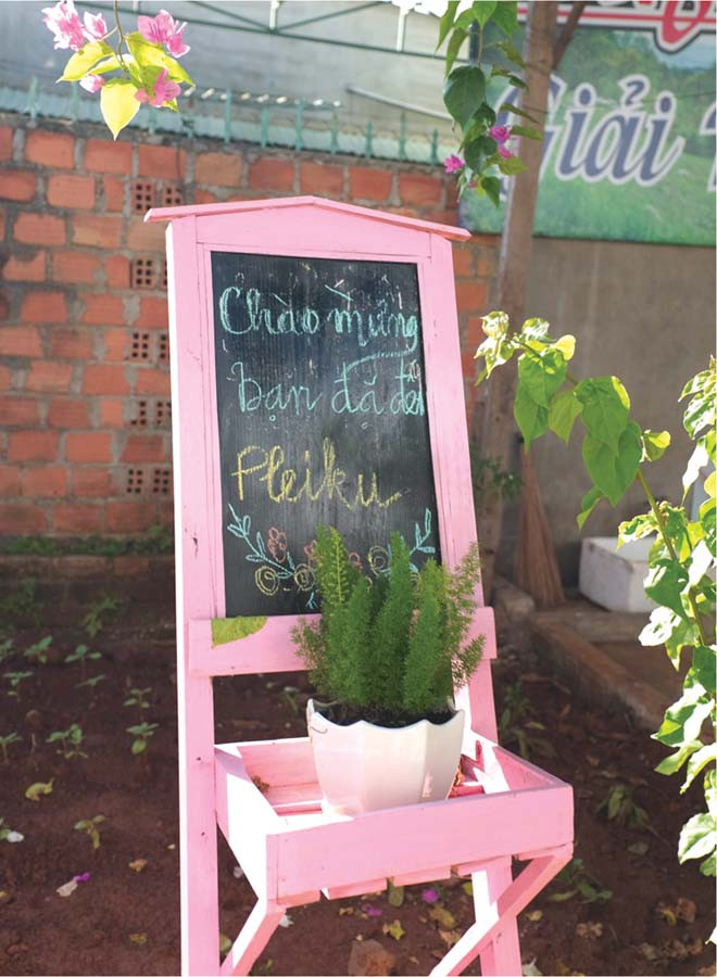 Cách đào đón giản dị của chủ nhà dịch vụ homestay. Ảnh: H.N Cách đào đón giản dị của chủ nhà dịch vụ homestay. Ảnh: H.N