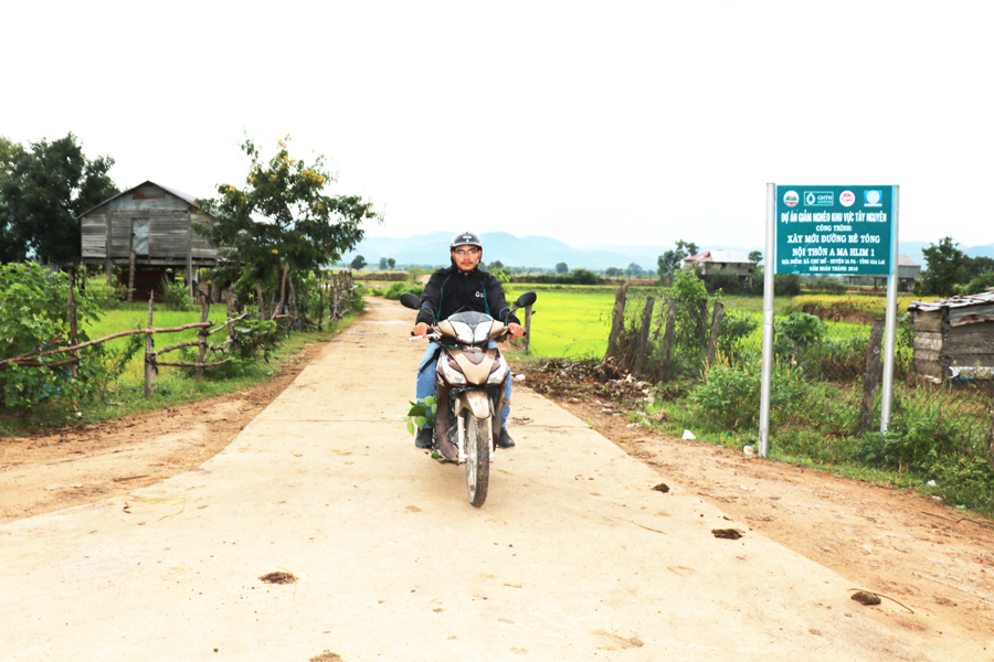 Con đường mới được dự án hỗ trợ. Ảnh. H.T Con đường mới được dự án hỗ trợ. Ảnh. H.T