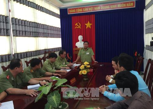 Đại diện ngành chức năng công bố Quyết định xử phạm hành chính đối với 6 cơ sở kinh doanh hàng đa cấp. Đại diện ngành chức năng công bố Quyết định xử phạm hành chính đối với 6 cơ sở kinh doanh hàng đa cấp.