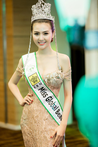 Tối 12-11 vừa qua, “Nữ hoàng sắc đẹp toàn cầu” Ngọc Duyên đã tổ chức bữa tiệc tri ân ấm cúng để mừng cô chiến thắng tại cuộc thi "Miss Global Beauty Queen 2016". 1