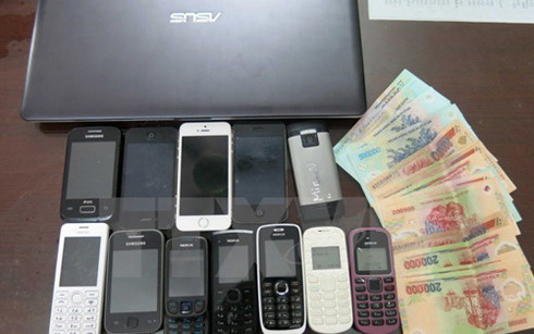 Tang vật của một đường dây cá độ bóng đá bị cơ quan công an thu giữ. Ảnh minh họa.