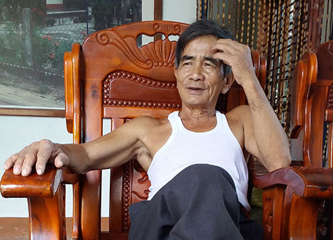 Ông Thanh kể về chuyện tình của mình bên giếng cổ. Ông Thanh kể về chuyện tình của mình bên giếng cổ.