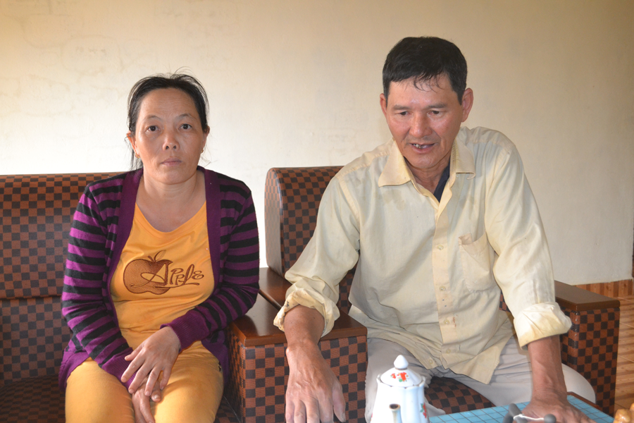 Ông Thể và bà Sa. Ảnh: H.C Ông Thể và bà Sa. Ảnh: H.C