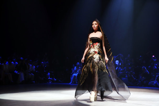  Hoa hậu Kỳ Duyên đảm nhận vai trò vedette trong bộ sưu tập của Võ Công Khanh