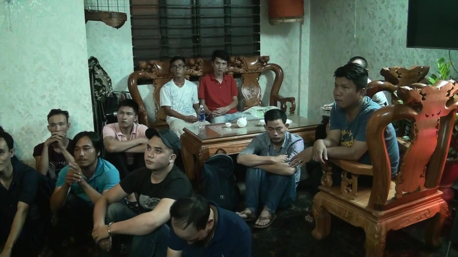 Có 132 đối tượng bị tạm giữ tại tổ hợp cờ bạc cực lớn ẩn náu trong chung cư Bàu Cát 2