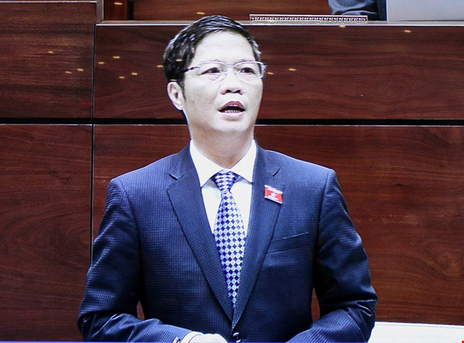 Bộ trưởng Bộ Công Thương Trần Tuấn Anh trả lời chất vấn các đại biểu.