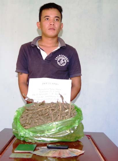  Đối tượng Thiên và tang vật. Ảnh: Hoài Trần