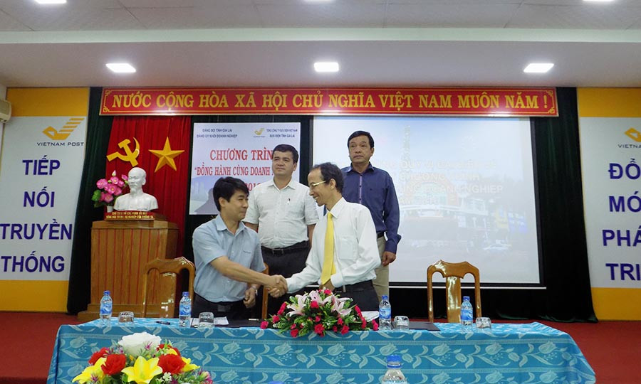 Các doanh nghiệp ký kết hợp đồng. Ảnh: L.L  Các doanh nghiệp ký kết hợp đồng. Ảnh: L.L