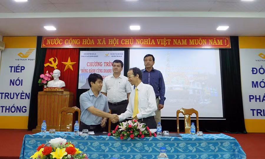  Các doanh nghiệp ký kết hợp đồng. Ảnh: L.L