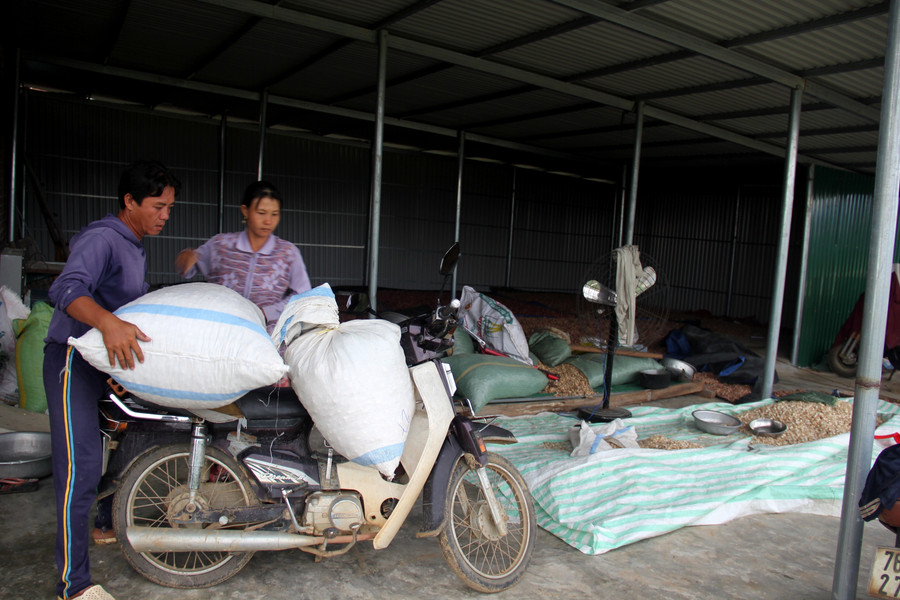 Vợ chồng tỉ phú Bùi Nghĩa. Vợ chồng tỉ phú Bùi Nghĩa.